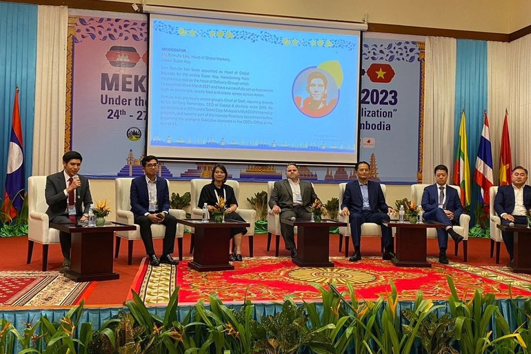 Các diễn giả tại phiên thảo luận về "Du lịch thông minh và Điểm đến thông minh thông qua số hóa" (Ảnh: MTF)