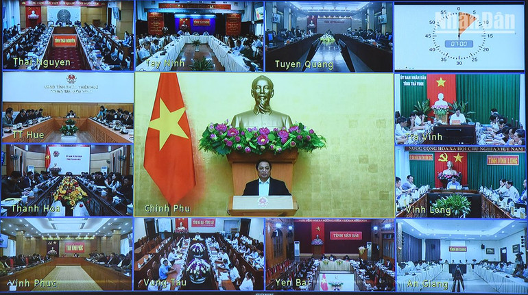 Dự họp tại đầu cầu 63 tỉnh, thành phố trực thuộc Trung ương có bí thư tỉnh ủy, thành ủy, chủ tịch UBND các tỉnh, thành phố.