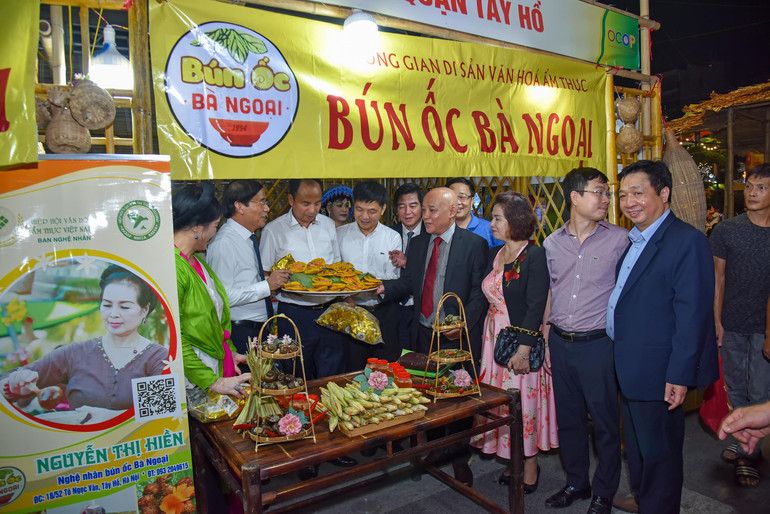 Nhiều sản vật địa phương được trưng bày.