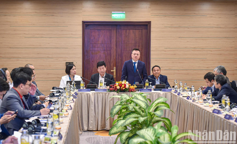 Tổng Biên tập Báo Nhân Dân Lê Quốc Minh phát biểu kết luận hội nghị.