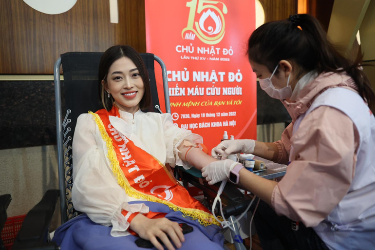 Á hậu Phương Nga tham gia Chương trình Chủ nhật Đỏ