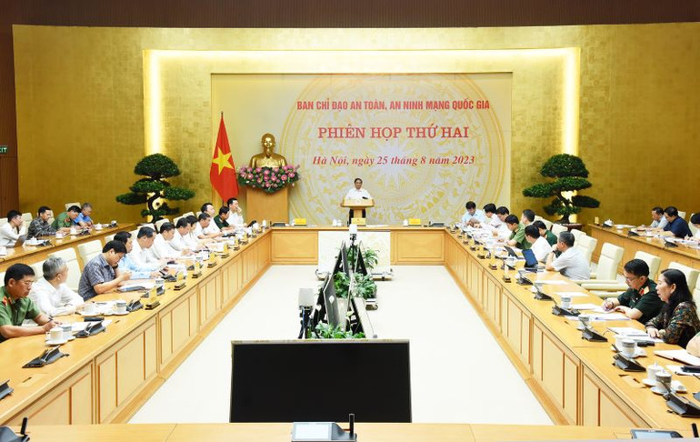 Theo Thủ tướng, đầu tư cho an toàn, an ninh mạng là đầu tư cho phát triển bền vững và tạo ra giá trị. Thủ tướng yêu cầu Ban Chỉ đạo cần thống nhất một số nhiệm vụ trọng tâm để thực hiện công tác bảo đảm an toàn, an ninh mạng quốc gia có hiệu quả trong thời gian tới. Theo Thủ tướng, đầu tư cho an toàn, an ninh mạng là đầu tư cho phát triển bền vững và tạo ra giá trị. Thủ tướng yêu cầu Ban Chỉ đạo cần thống nhất một số nhiệm vụ trọng tâm để thực hiện công tác bảo đảm an toàn, an ninh mạng quốc gia có hiệu quả trong thời gian tới.