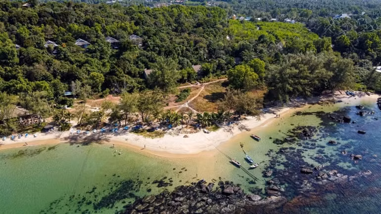 Bãi Ông Lang nhìn từ trên cao (Ảnh: Alamy Stock Photo/The Week) Bãi Ông Lang nhìn từ trên cao (Ảnh: Alamy Stock Photo/The Week)