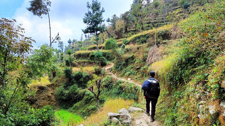 Trekking ở những khu vực nông thôn hẻo lánh của Nepal cũng phải qua các công ty du lịch được cấp phép.(Ảnh: CNN)