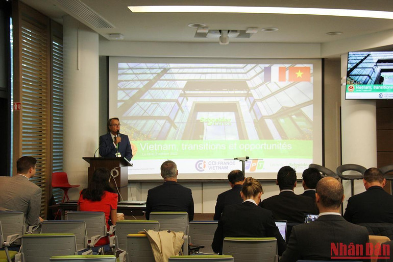 Ông Jacques Perrochat, Giám đốc phụ trách hợp tác công nghiệp của Tập đoàn Schneider Electric, nhận định rằng Việt Nam là một thị trường rất hấp dẫn cho các nhà đầu tư Pháp.