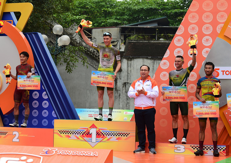 Ban tổ chức trao giải cá nhân với Hạng 1 thuộc về vận động viên Petr Rikunov (Lộc Trời An Giang), Hạng 2 thuộc về vận động viên Phạm Lê Xuân Lộc (Quân khu 7) và Hạng 3 thuộc về vận động viên Roman Maikin (Gạo Hạt Ngọc Trời An Giang).