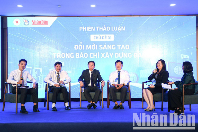 Các diễn giả và đại biểu tham gia phần thảo luận. (Ảnh: TRẦN HẢI) Các diễn giả và đại biểu tham gia phần thảo luận. (Ảnh: TRẦN HẢI)