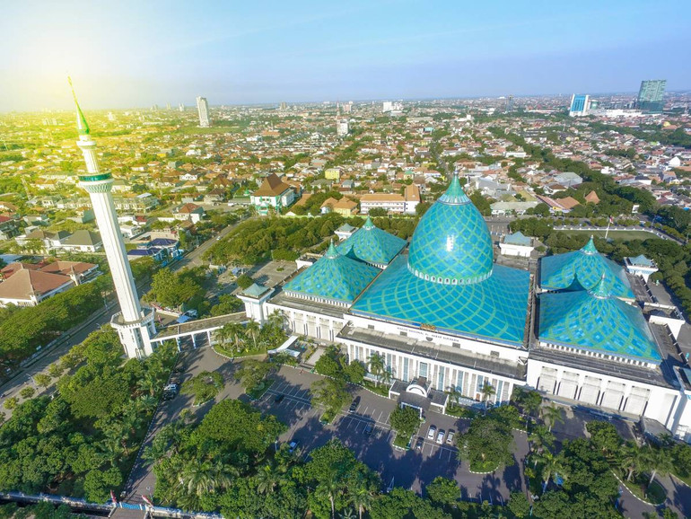 Thánh đường Hồi giáo Al Akbar, Surabaya, Indonesia. (Ảnh: Agoda)