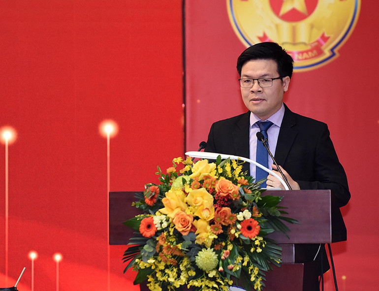 Ông Nguyễn Viết Lâm, đại diện doanh nghiệp trình bày tham luận tại Hội nghị.