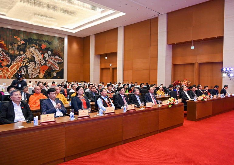 Chủ tịch Quốc hội Vương Đình Huệ và các đại biểu dự buổi gặp mặt. Chủ tịch Quốc hội Vương Đình Huệ và các đại biểu dự buổi gặp mặt.