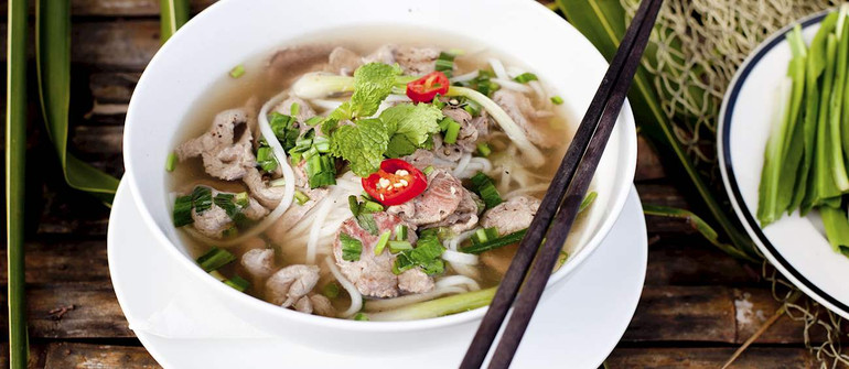 TasteAtlas nhận định, Phở không chỉ là một món ăn mà đã trở thành một phong cách sống của người dân ở Việt Nam. (Ảnh: TasteAtlas)
