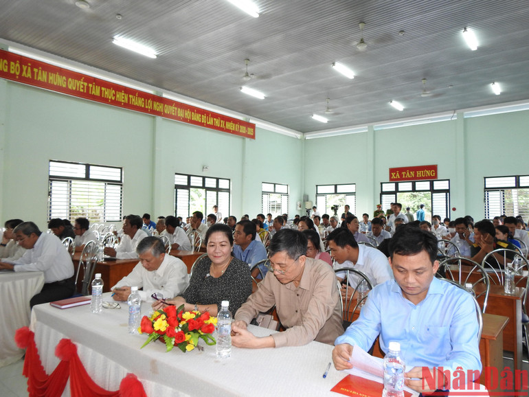 Cử tri tham gia tiếp xúc đông đảo.