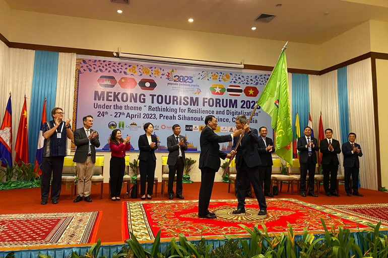 Lễ chuyển giao đăng cai Diễn đàn Du lịch Mê Công cho Trung Quốc. (Ảnh: MTF)