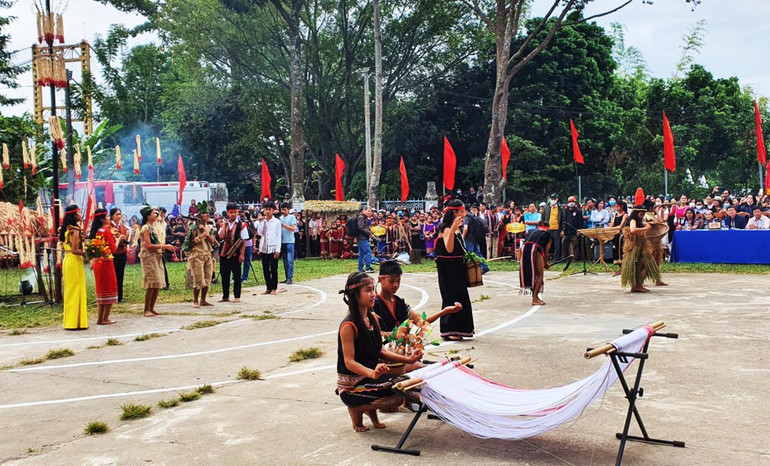 Tiết mục dự thi của Trường Tiểu học-Trung học cơ sở Đăk Rơ Wa