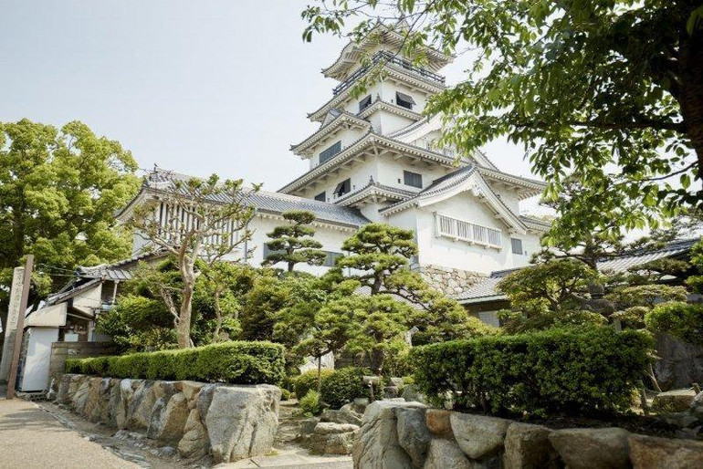 Thành cổ Matsuyama là một địa điểm du lịch không thể bỏ qua khi đến Ehime (Ảnh: JNTO)