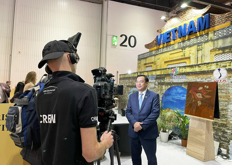 Tổng cục trưởng Nguyễn Trùng Khánh trả lời phỏng vấn Kênh truyền thông CNBC (Mỹ) (Ảnh: Tổng cục Du lịch)