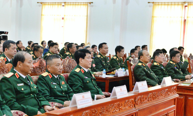 Đại tướng Lương Cường và các đại biểu tại buổi giao lưu. (Ảnh: Trịnh Dũng) Đại tướng Lương Cường và các đại biểu tại buổi giao lưu. (Ảnh: Trịnh Dũng)