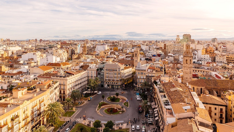 Du khách có thể thuê xe đạp đi dạo quanh các điểm nổi tiếng ở Valencia. (Ảnh: Getty Images)