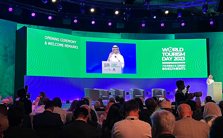 Bộ trưởng Du lịch A-rập Xê-út Ahmed Al Khateeb phát biểu tại lễ khai mạc. (Ảnh: Cục Du lịch Quốc gia Việt Nam)