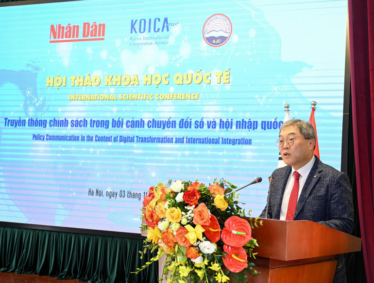 Giám đốc quốc gia KOICA Việt Nam Cho Han-Deog phát biểu tại Hội thảo. (Ảnh DUY LINH)