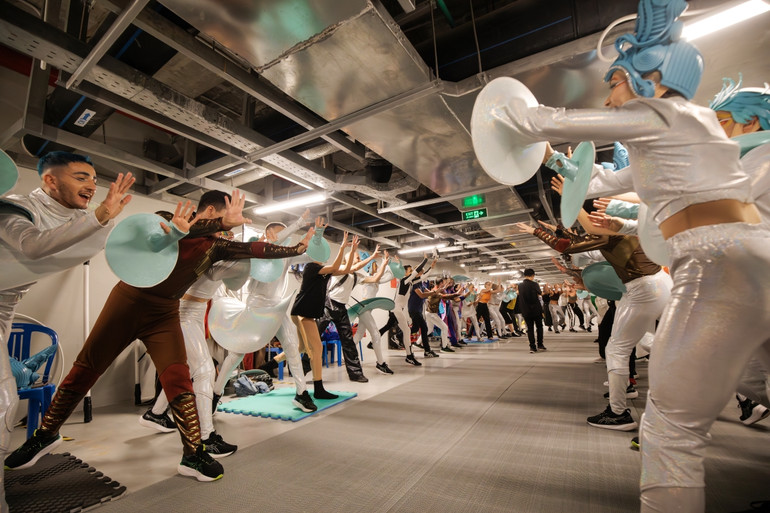 Các diễn viên tập luyện hăng say cho ngày ra mắt show diễn vào 26/1 tới. Các diễn viên tập luyện hăng say cho ngày ra mắt show diễn vào 26/1 tới.