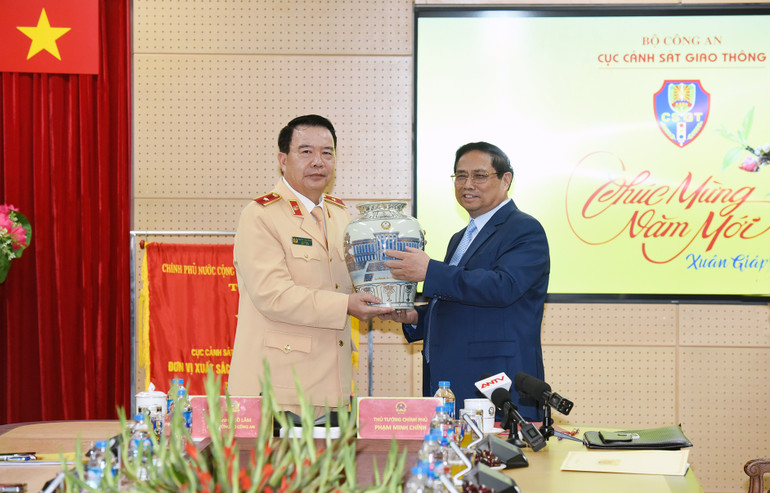 Thủ tướng Phạm Minh Chính chúc Tết Lực lượng Cảnh sát giao thông.