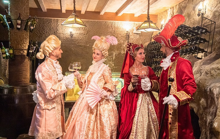 Du khách đến Bà Nà hè này sẽ có cơ hội hóa thân thành quý tộc thưởng thức rượu vang nhân kỷ niệm 100 năm Hầm rượu Bà Nà.