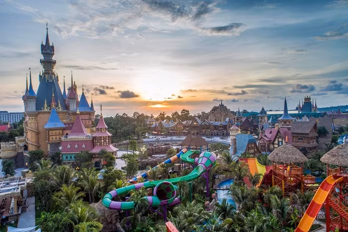 Công viên giải trí chủ đề Vinwonders Phú Quốc đầy màu sắc. (Ảnh: Vinwonders) Công viên giải trí chủ đề Vinwonders Phú Quốc đầy màu sắc. (Ảnh: Vinwonders)