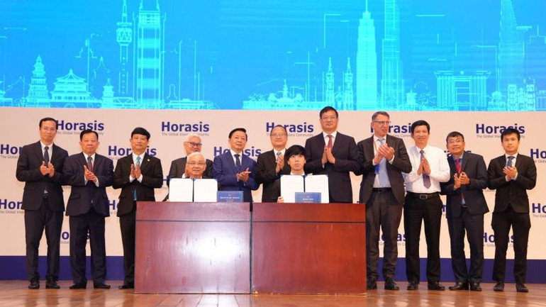 Trước sự chứng kiến của Phó Thủ tướng Chính phủ Trần Hồng Hà và lãnh đạo tỉnh Bình Dương, Tổng Công ty Becamex IDC và Tập đoàn Sunwah (Hồng Kông, Trung Quốc) đã ký kết biên bản ghi nhớ nhằm thúc đẩy đổi mới sáng tạo, chuyển đổi số, phát triển công nghệ...