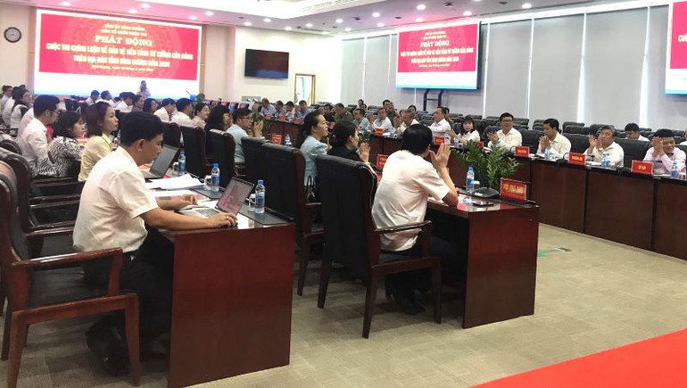 Đại diện các cơ quan, đơn vị, địa phương dự lễ phát động cuộc thi.