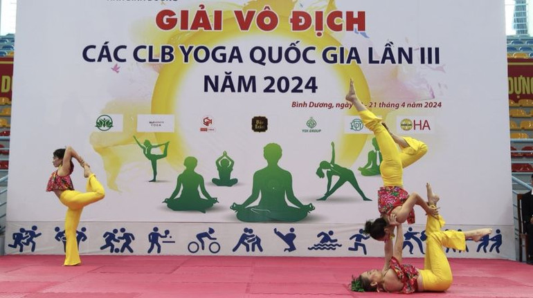 Các đoàn thi đấu trong ngày đầu tiên ngay sau lễ khai mạc.