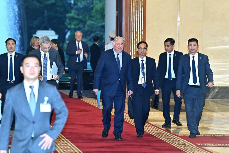 Chủ tịch Thượng viện Cộng hòa Pháp Gérard Larcher và các đại biểu đến Trụ sở Trung ương Đảng.