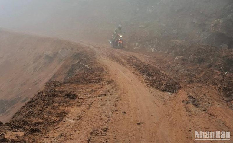 Các điểm sạt lở ta-luy âm trên tuyến đường vào xã Tây Sơn đã được khắc phục.