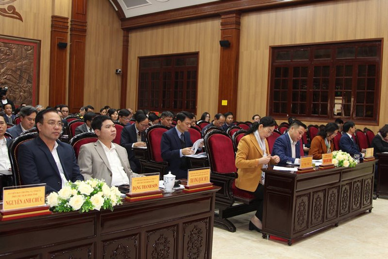 Các đại biểu dự hội nghị.