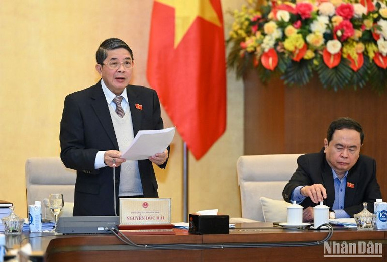 Phó Chủ tịch Quốc hội Nguyễn Đức Hải phát biểu kết luận nội dung thảo luận tại phiên họp. (Ảnh Duy Linh)
