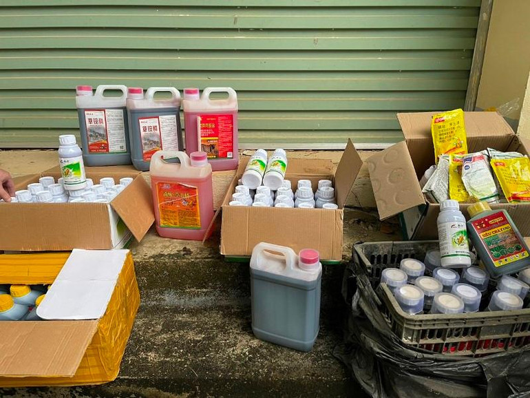 Theo báo cáo Chi cục Trồng trọt và Bảo vệ thực vật tỉnh Lào cai, năm 2022 Chi cục đã tổ chức kiểm tra và phối hợp với các địa phương, cơ quan chức năng liên quan kiểm tra giám sát tổng số 238 cơ sở kinh doanh, buôn bán thuốc bảo vệ thực vật, phân bón trong đó lập biên bản nhắc nhở 7 cơ sở, xử phạt vi phạm hành chính 5 cơ sở với số tiền 21.000.000 đồng.