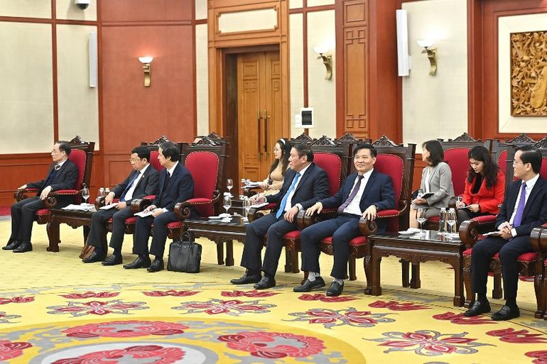 Đoàn đại biểu Việt Nam tại buổi tiếp.