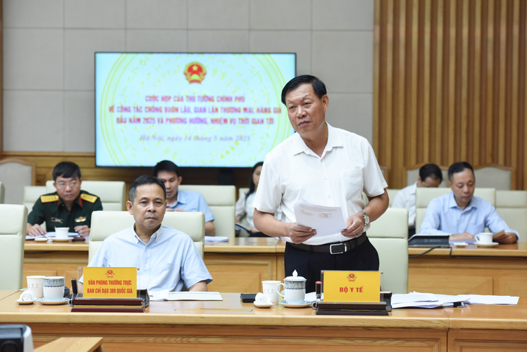 Thứ trưởng Bộ y tế Đỗ Xuân Tuyên phát biểu.