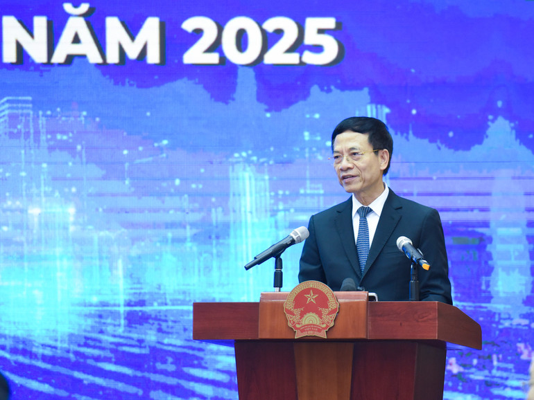 Bộ trưởng Thông tin và Truyền thông Nguyễn Mạnh Hùng phát biểu.