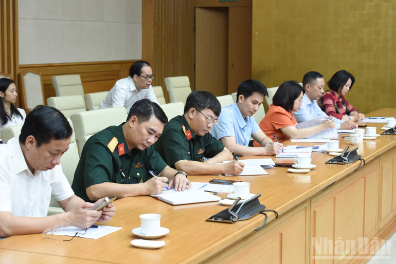 Thủ tướng yêu cầu mở một đợt tấn công cao điểm đấu tranh, truy quét, ngăn chặn, đẩy lùi buôn lậu, gian lận thương mại; sản xuất, lưu thông hàng giả, hàng hóa không xuất xứ, vi phạm bản quyền, sở hữu trí tuệ trên phạm vi cả nước. (Ảnh: TRẦN HẢI) Thủ tướng yêu cầu mở một đợt tấn công cao điểm đấu tranh, truy quét, ngăn chặn, đẩy lùi buôn lậu, gian lận thương mại; sản xuất, lưu thông hàng giả, hàng hóa không xuất xứ, vi phạm bản quyền, sở hữu trí tuệ trên phạm vi cả nước. (Ảnh: TRẦN HẢI)