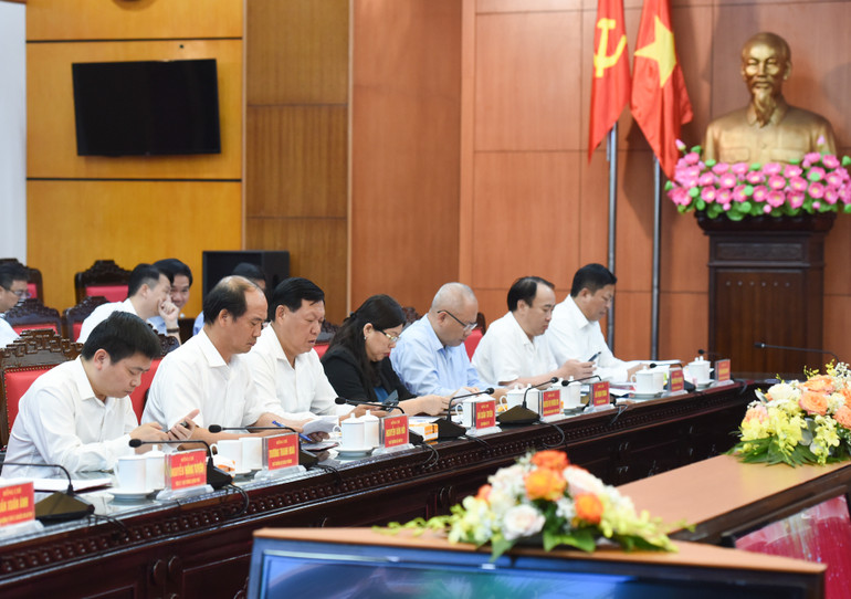 Đại diện lãnh đạo các bộ, ban, ngành của Chính phủ tham dự buổi làm việc.