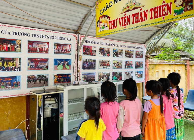 Học sinh dân tộc H'Mông xã Hồng Ca tham gia trải nghiệm tại "Trường học hạnh phúc".