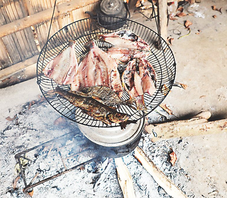 Món cá nướng, đặc sản sông Đà.