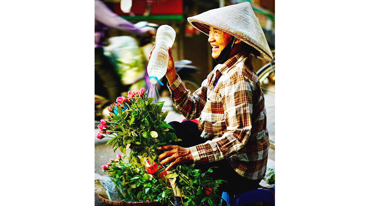 Lao động khu vực phi chính thức còn khó khăn trong tiếp cận mạng lưới an sinh. Ảnh: HẢI NHƯ