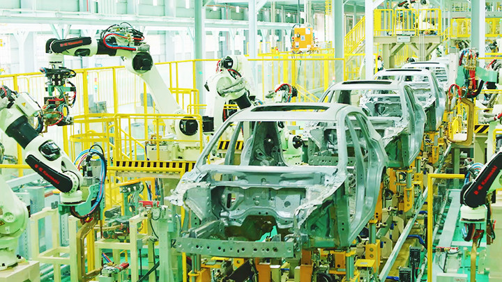 Dây chuyền hàn tự động của THACO Trường Hải. Ảnh: NAM HẢI