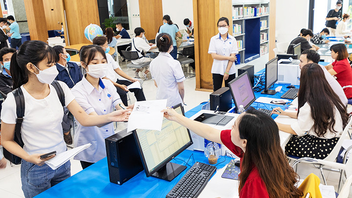 Thí sinh đăng ký xét tuyển đại học năm 2023. Ảnh: MINH TÂM