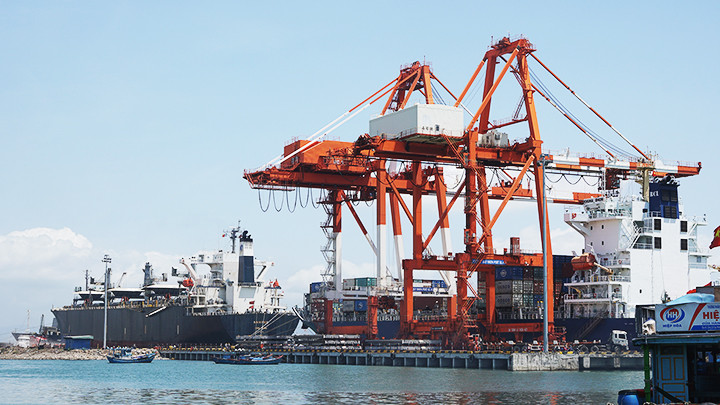 Tăng cường đầu tư vào hạ tầng và dịch vụ logistics nhằm nâng cao hiệu quả hoạt động vận tải biển. Ảnh: NGUYỆT ANH