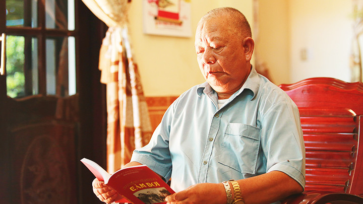 Ông Mai Xuân Hương, nguyên Phó Bí thư Thường trực Huyện ủy Quế Sơn kể chuyện tách rồi nhập huyện.