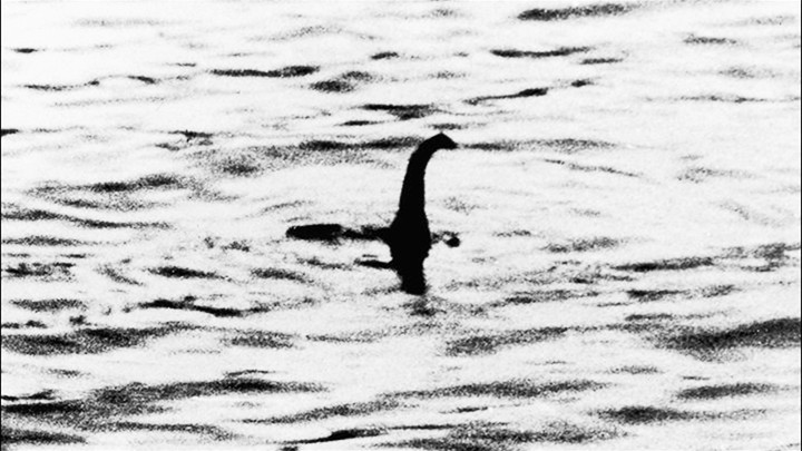 Bức ảnh chụp một vật thể nghi là quái vật hồ Loch Ness năm 1934. Ảnh: GETTY IMAGES