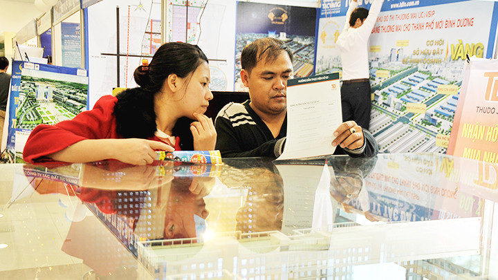 Thủ tục điều kiện để được mua nhà ở xã hội còn nhiều khó khăn. Ảnh: BẮC SƠN